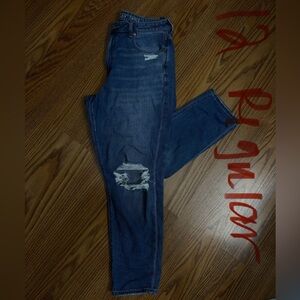 HIGH WAISTED AMERICAN EAGLE MOM JEANS